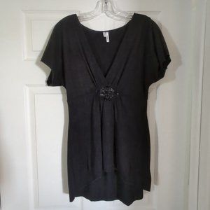 NWOT - black short sleeve tunic style beaded top v neck size M
